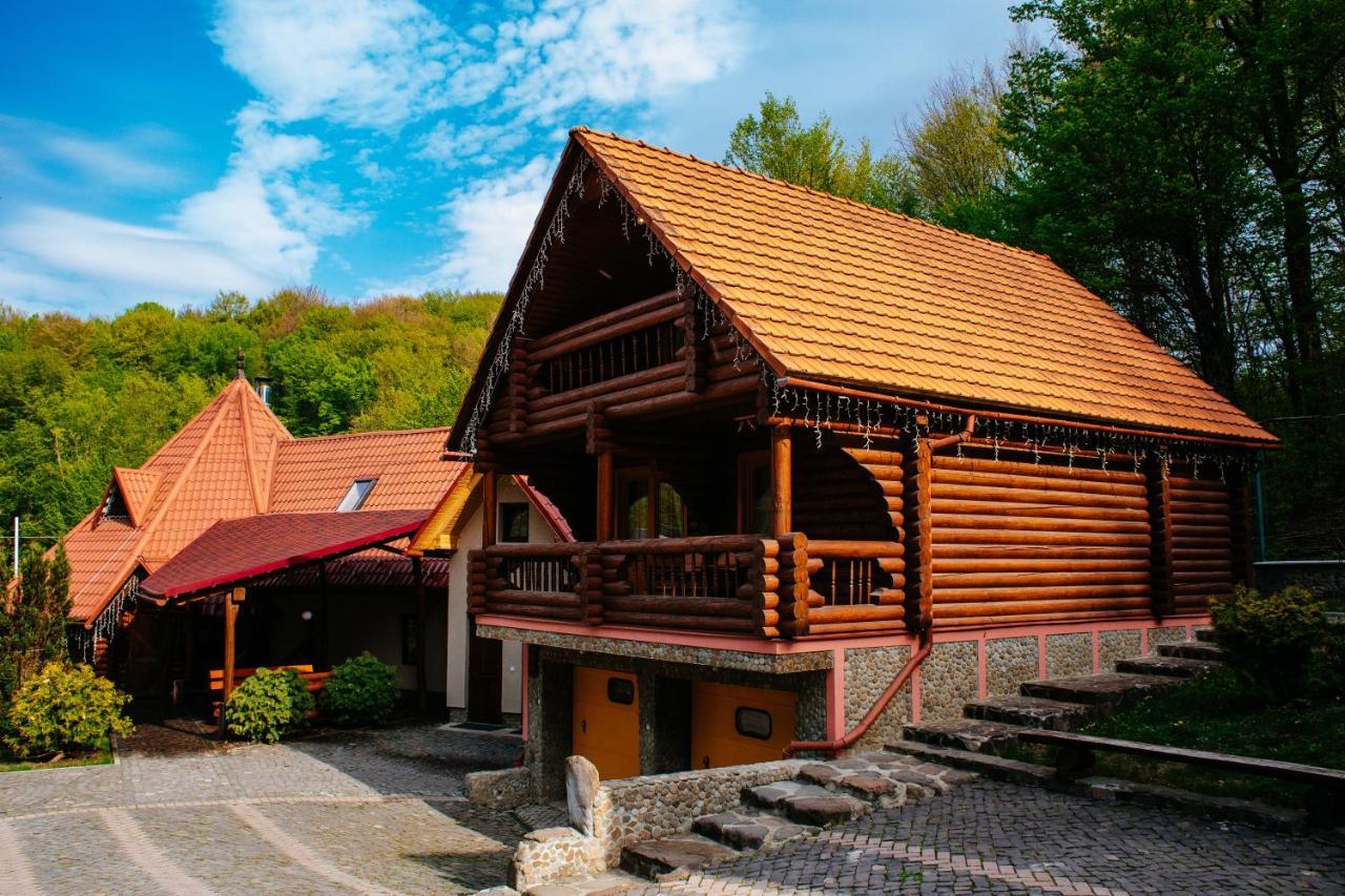Отель Toursit Complex Polyana Kvasova Экстерьер фото