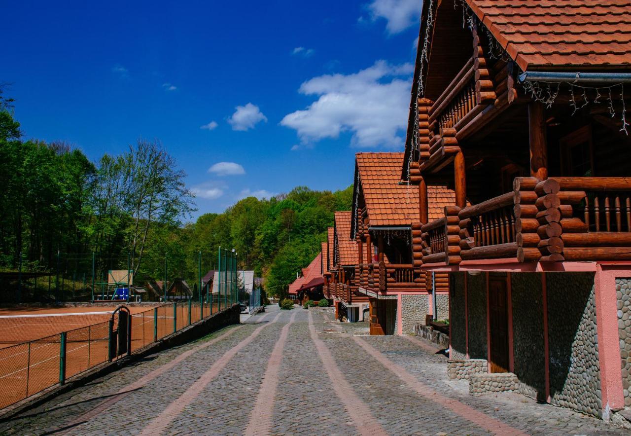 Отель Toursit Complex Polyana Kvasova Экстерьер фото